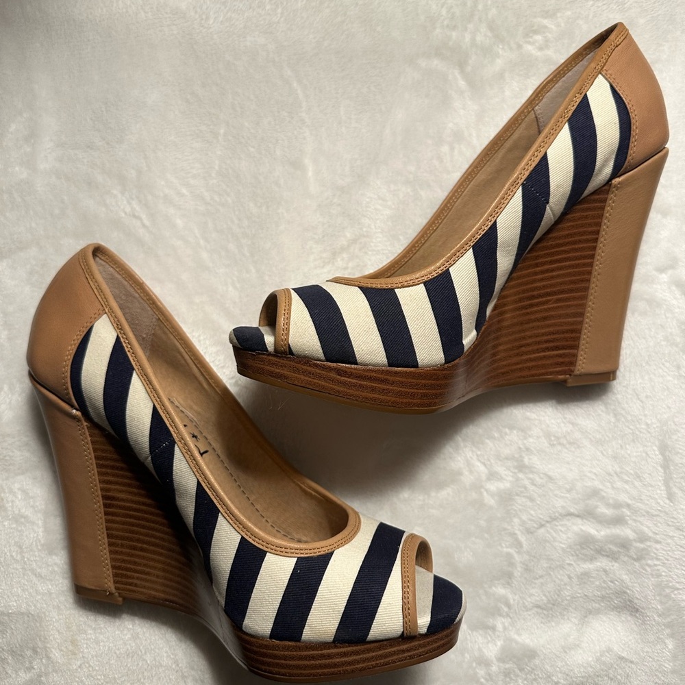 Hot! Hot! Hot! Gorgeous, Nautical Stripe Wedge Heels — Size 7